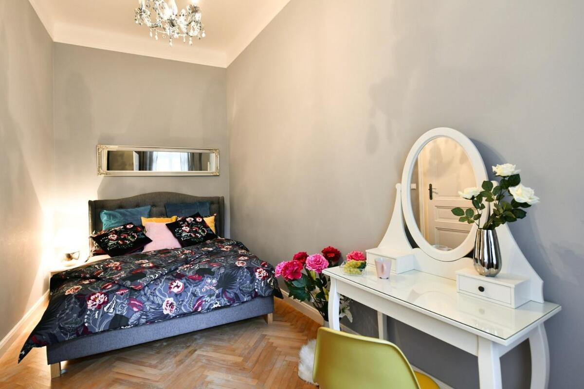 Cosmopolitan Central Prague Apartment Exterior foto