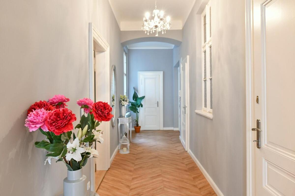 Cosmopolitan Central Prague Apartment Exterior foto