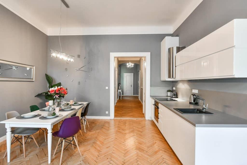 Cosmopolitan Central Prague Apartment Exterior foto